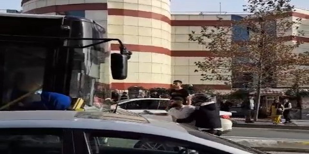 Esenyurt'ta Yol Verme Tartışması Kamerada