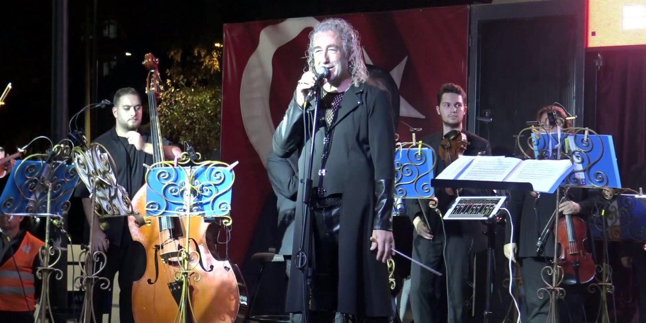 Barış Manço'nun '2023 Marşı' Senfonik Orkestra İle Seslendirildi