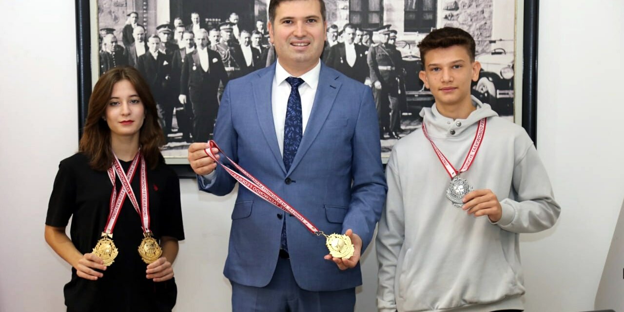 Tekvandoda Şampiyonlar Edremit'ten Çıktı