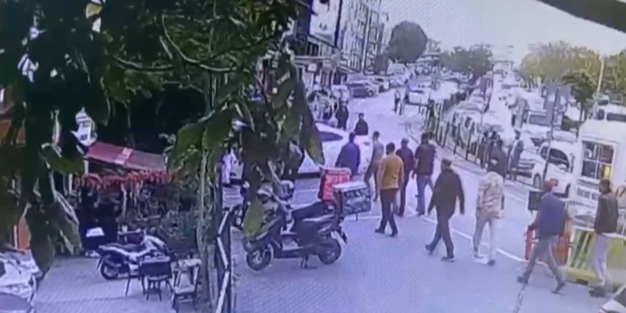 Bakırköy Adliyesi Önünde Bıçaklı Kavga Kamerada