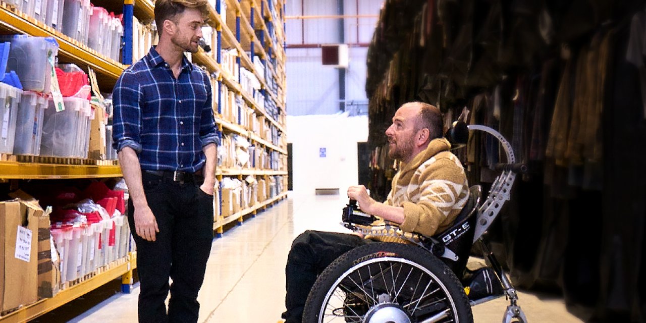 Harry Potter’ın Yıldızı, Çekimler Sırasında Felç Kalan Dublörüne Belgesel Çekti