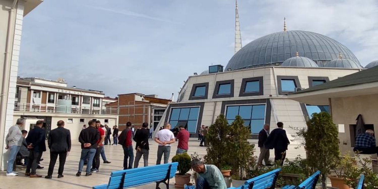 Büyükçekmece'de Adliye Önünde Öldürülen Damat Toprağa Verildi