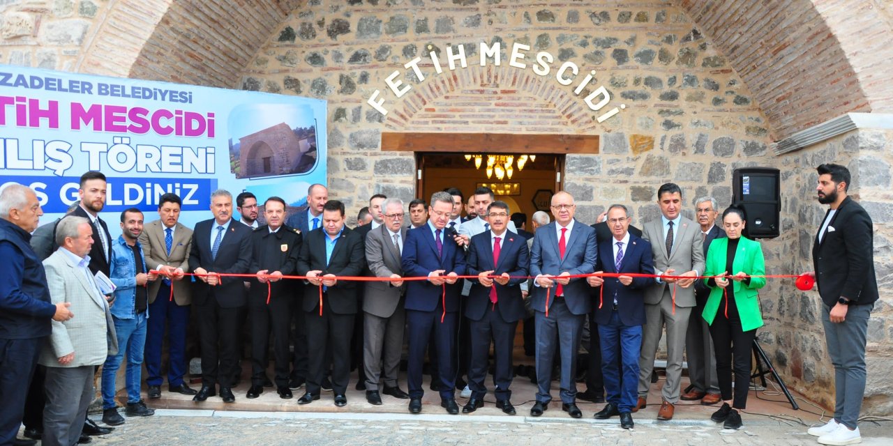 Manisa'nın Fethinin Sembolü Olan Mescitte 710 Yıl Sonra İlk Namaz