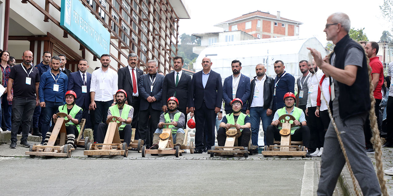 Üniversiteliler, 'Rizeluyum' Etkinliğinde Buluştu, 'formulaz'la Yarıştı