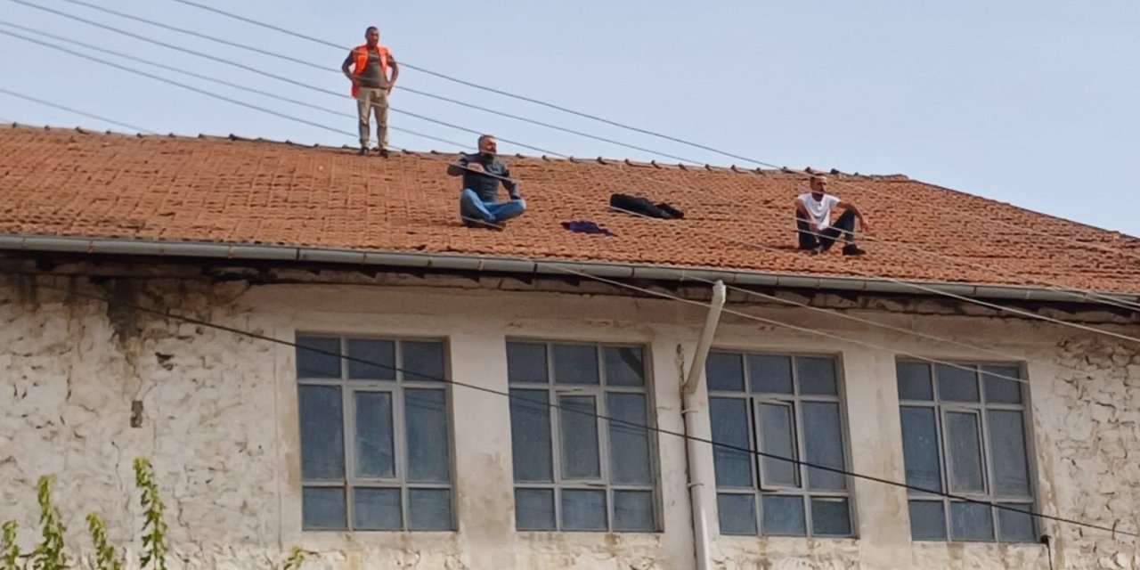 İşten Çıkarılan Madencilerden Çatıda Eylem