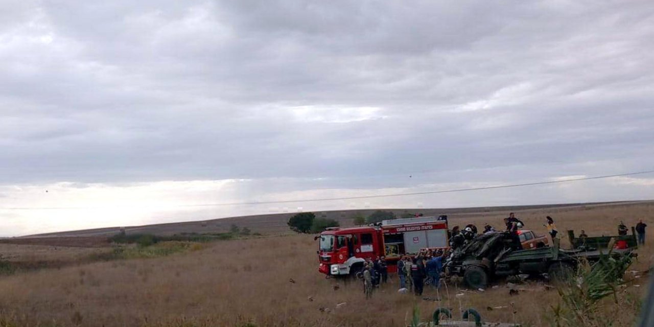 Askeri Araç Tarlaya Devrildi: 3 Yaralı