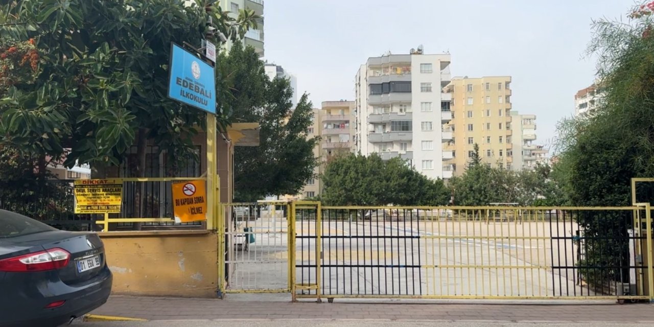 Arkadaşını Isıran Öğrencinin Babası, Oğlunu Uyaran Öğretmeni Darbetti