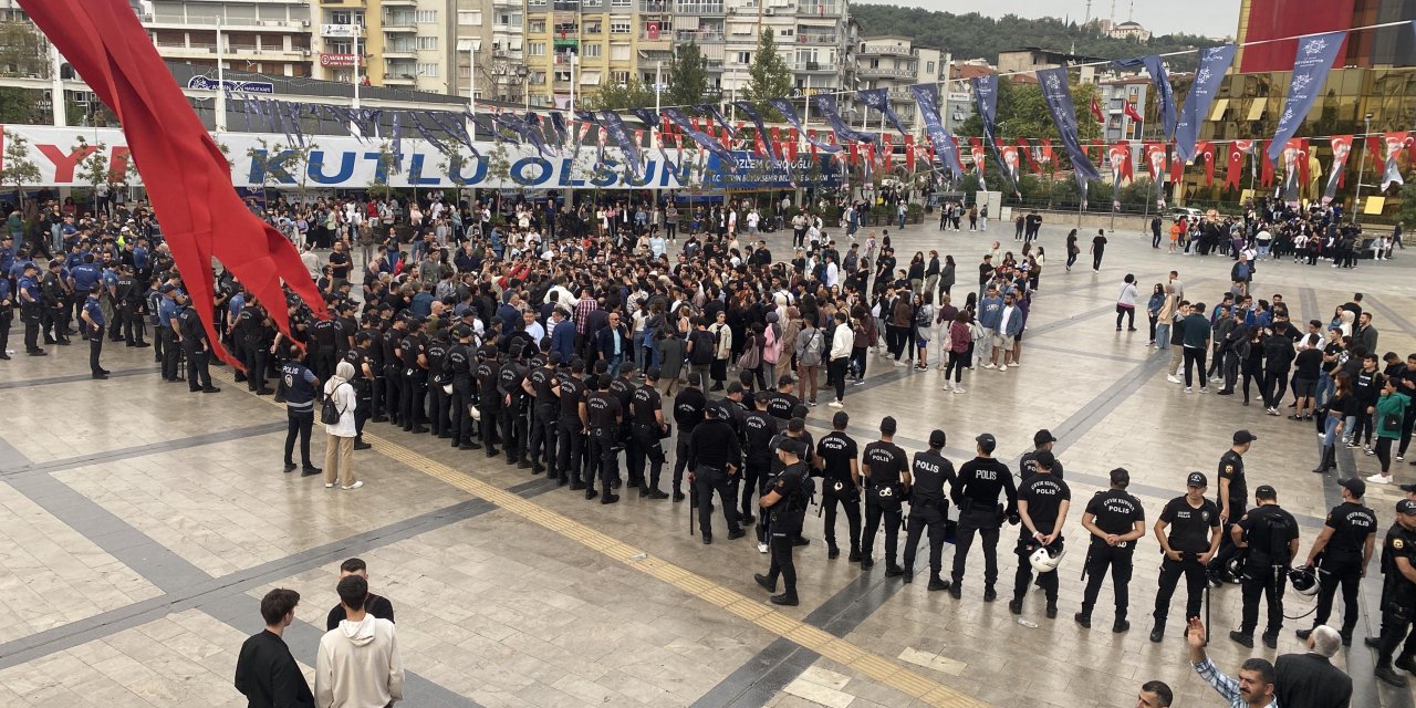 Arkadaşları Yurttaki Asansöre Sıkışarak Ölen Öğrencilerden Oturma Eylemi (3)