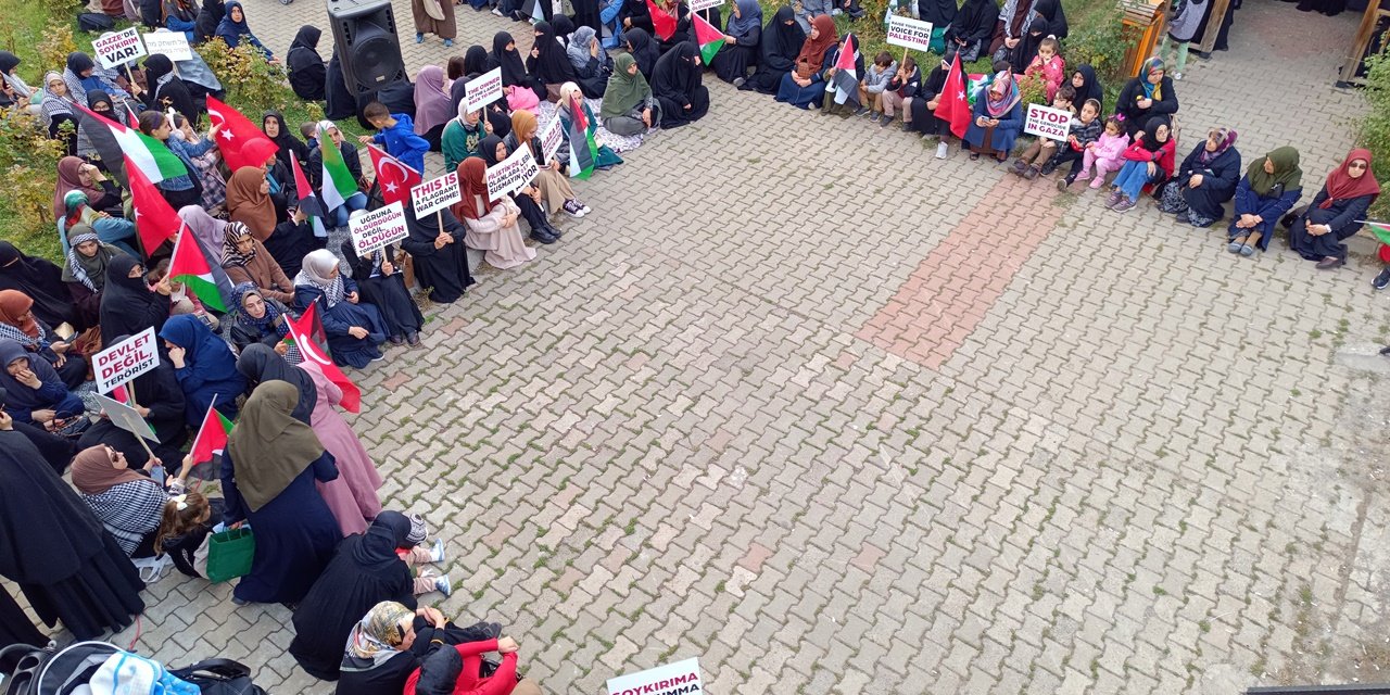 Bingöl'de Kadınlardan Filistin'e Destek İçin Sessiz Oturma Eylemi