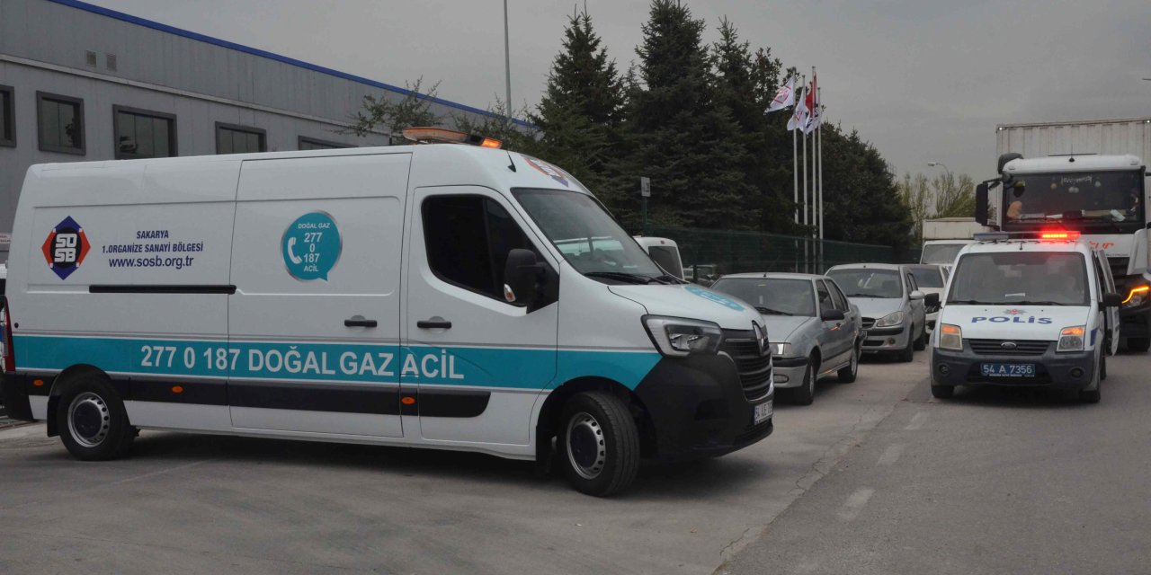 Sakarya'da Fabrikada Alüminyum Tozu Parlaması: 1 İşçi Yaralandı