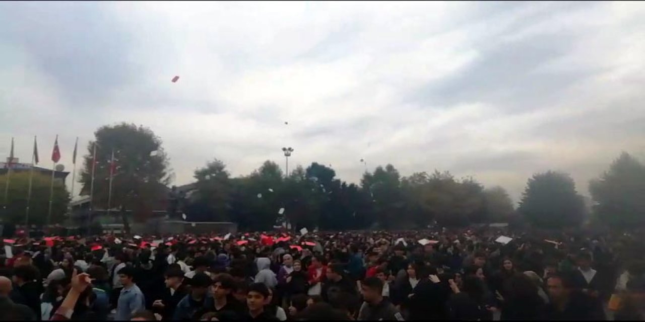 8 Bin 100 Liselinin Katıldığı 'Türk Bayrağı' Koreografisi Yapılamadı, Öğrenciler Duruma Tepki Gösterdi