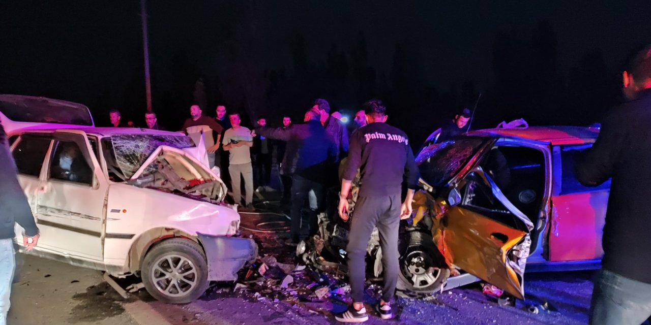 Konya'da İki Otomobil Çarpıştı: 1 Ölü, 3 Yaralı