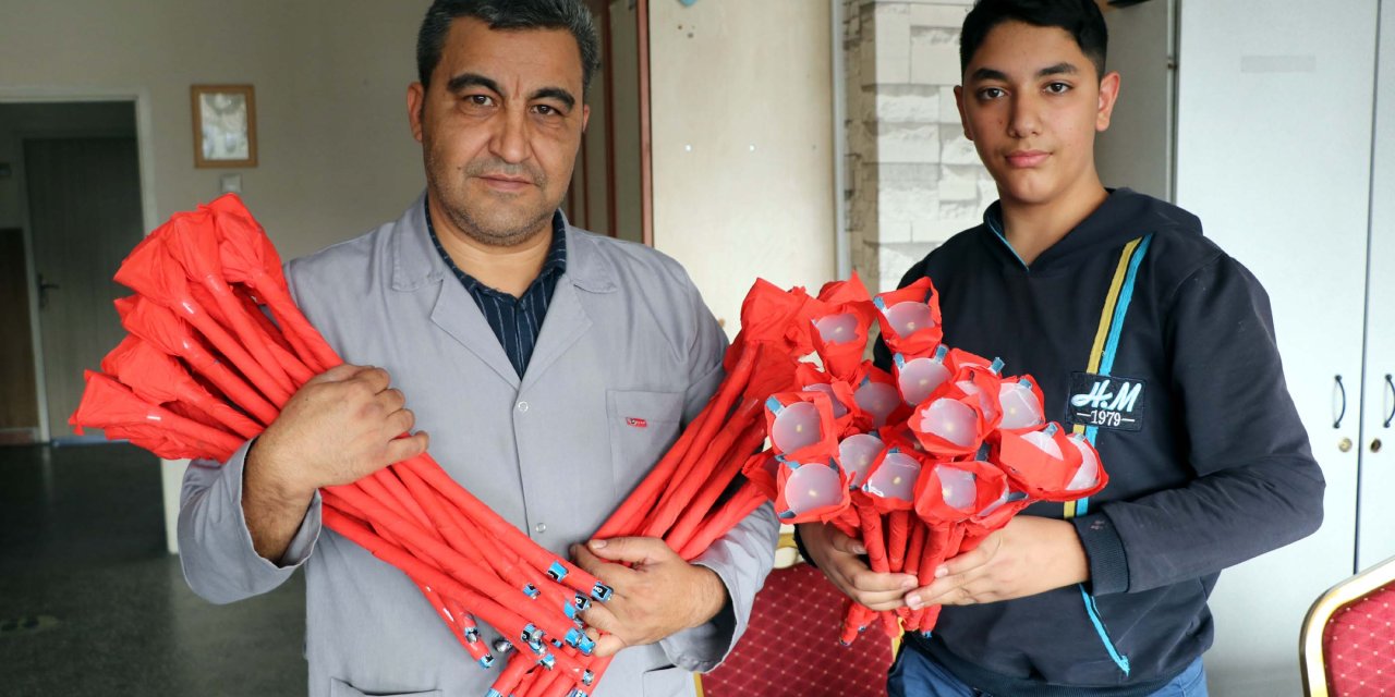 Lise Öğrencileri Kullanılmayan Malzemelerden 'Fener Alayı' İçin Üretim Yaptı