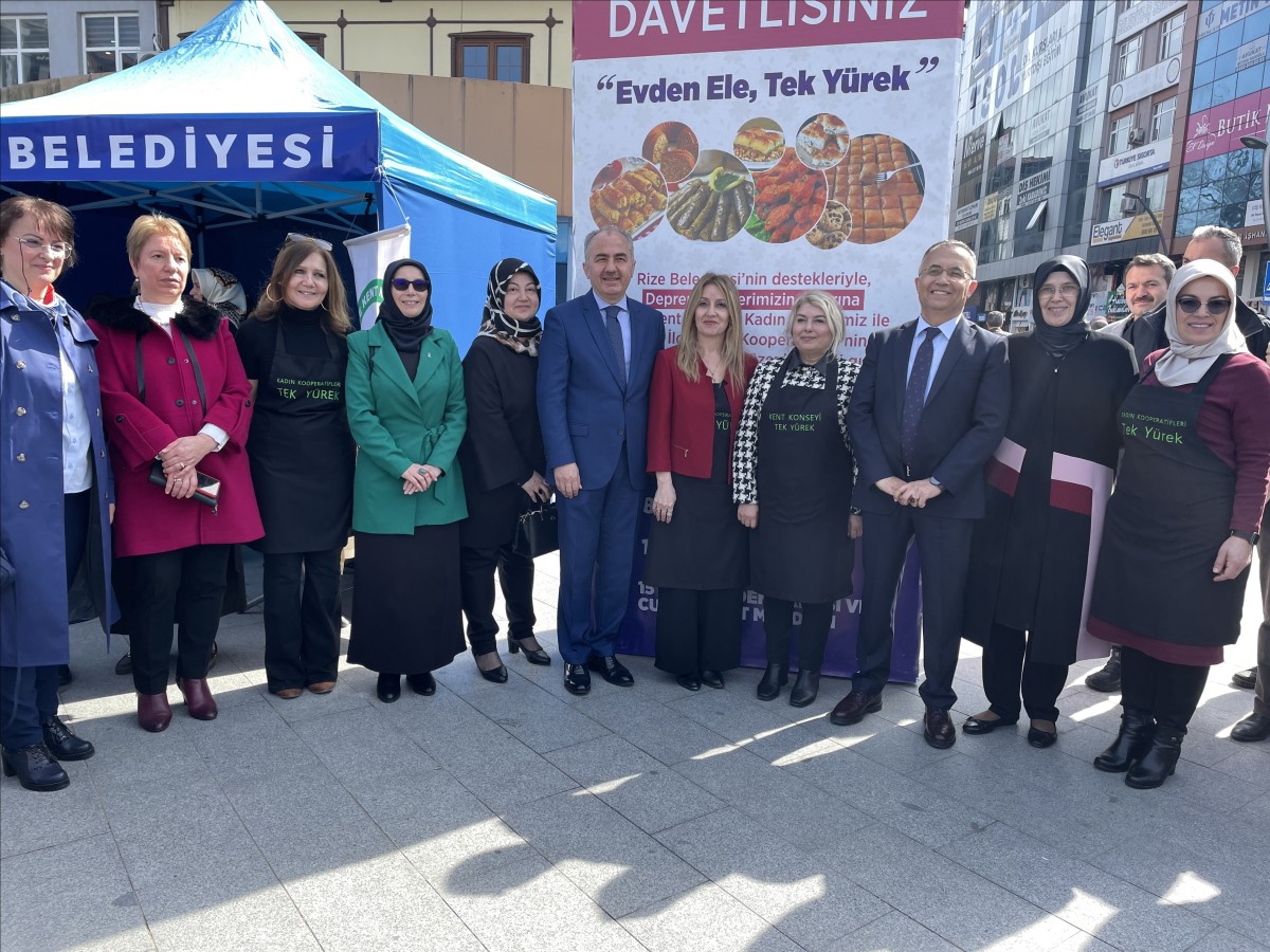 Rize'de kadın kooperatifleri ve kadın konseyi depremzedeler için kermes düzenledi