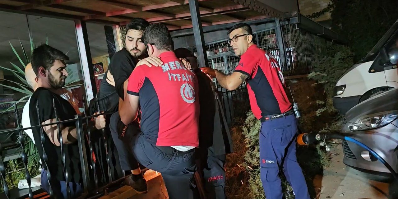 Evine Balkondan Girmek İsterken, Korkuluk Demirlerinin Üstüne Düştü