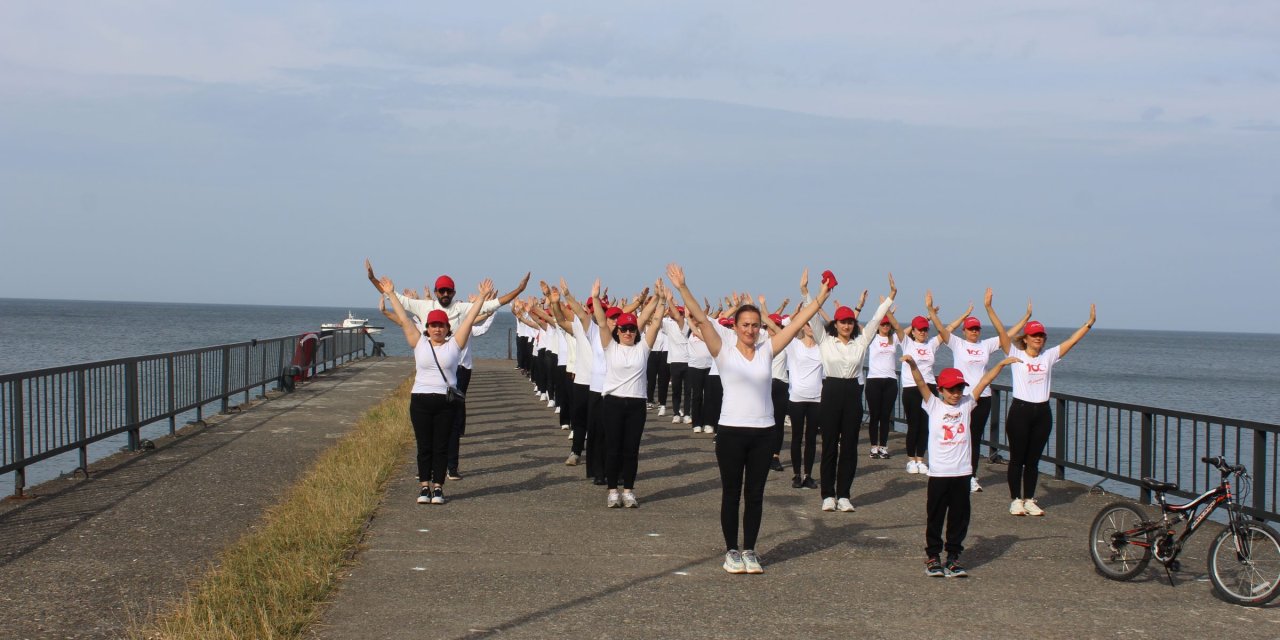Artvin'de 100 Öğretmenden 100'üncü Yıla 'atabarı'lı Kutlama