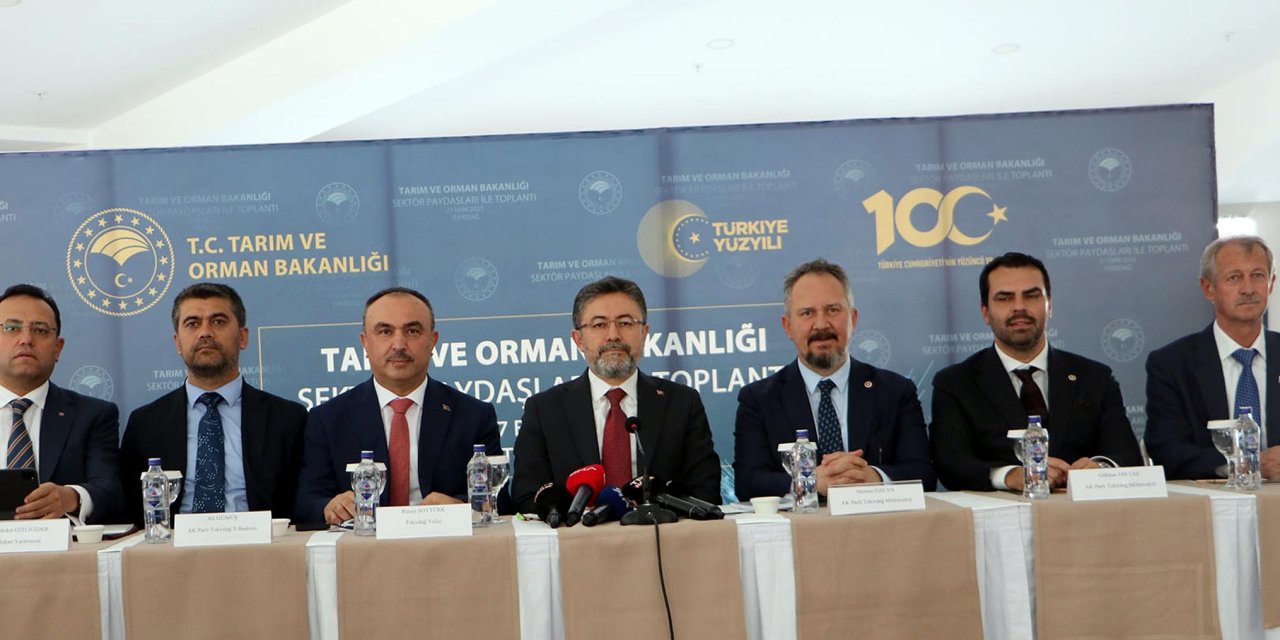 Bakan Yumaklı: Ayçiçeğinde Yüzde 42'ye Varan Rekolte Kaybı Söz Konusu