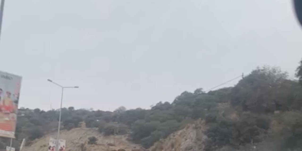 Motosikletinin Tek Tekerle Tehlikeli Yolculuğu Kamerada