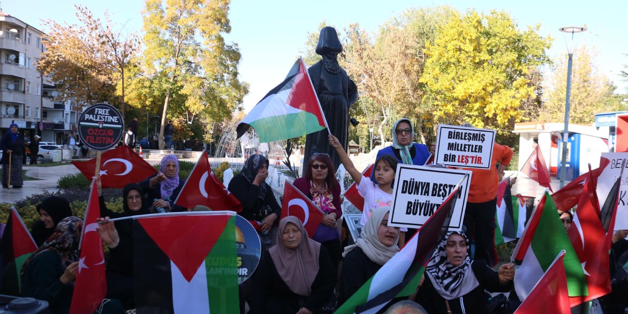 Nevşehir'de Kadınlardan Oturma Eylemiyle İsrail Protestosu