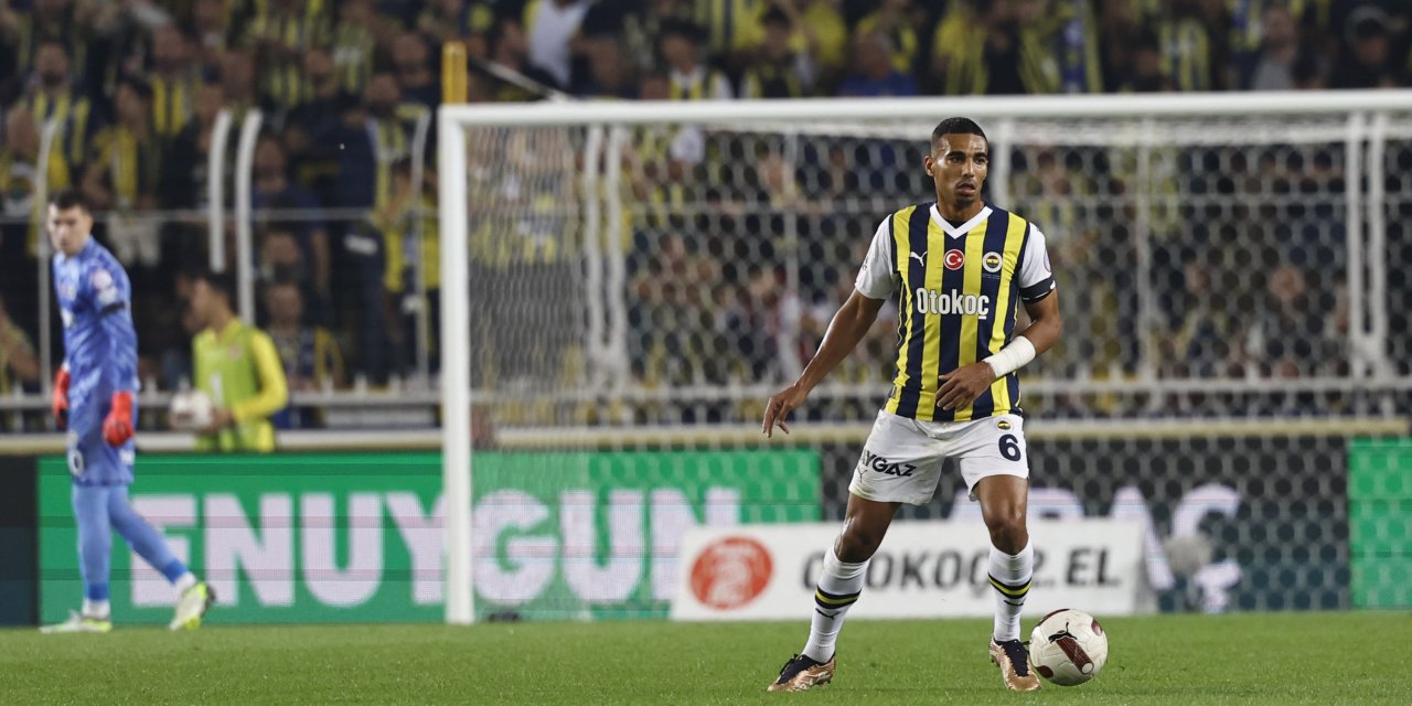 Alexander Djiku'nun Sağ Ayak Kemiğinde Ayrılmamış Kırık Tespit Edildi