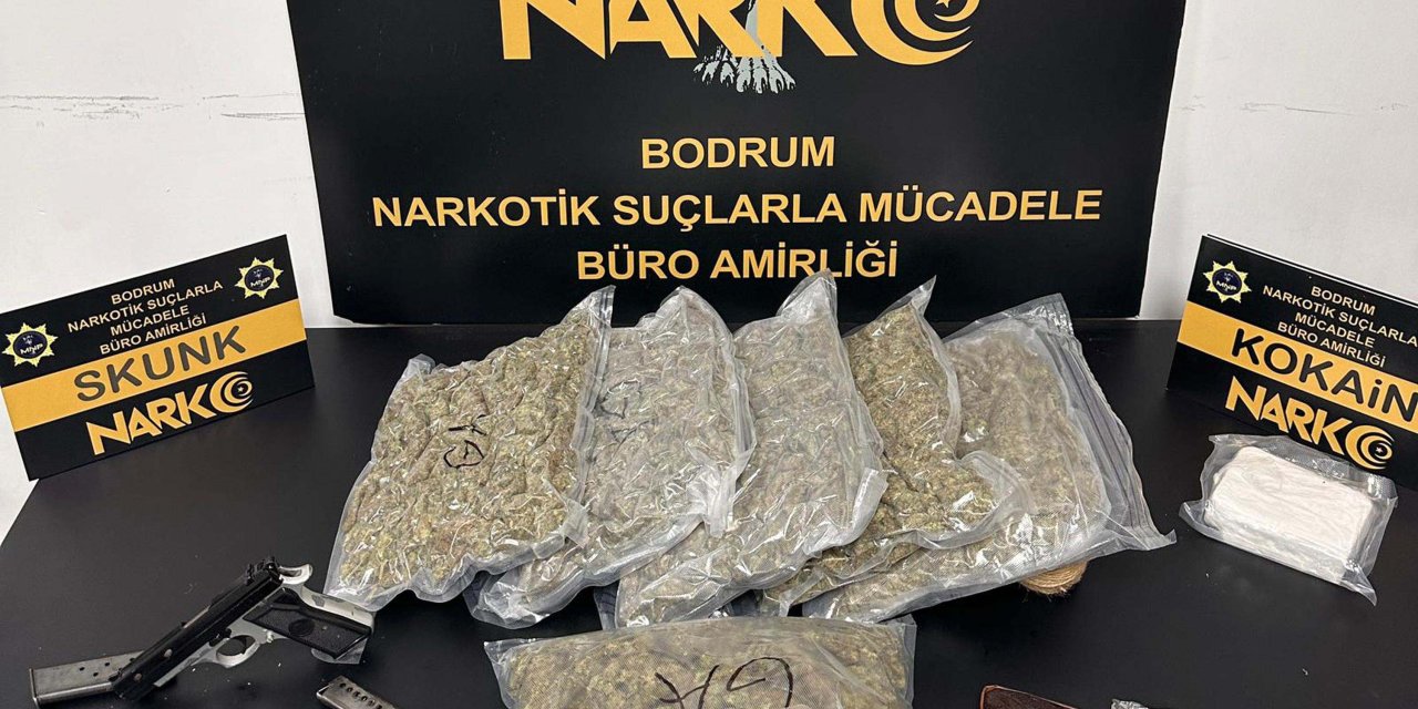 Bodrum'da Durdurulan Otomobilde Uyuşturucuya 2 Gözaltı