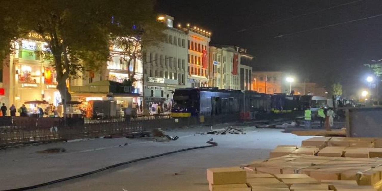 Fatih'te Hafriat Kamyonu Kabataş-bağcılar Tramvay Hattının Tellerini Kopardı