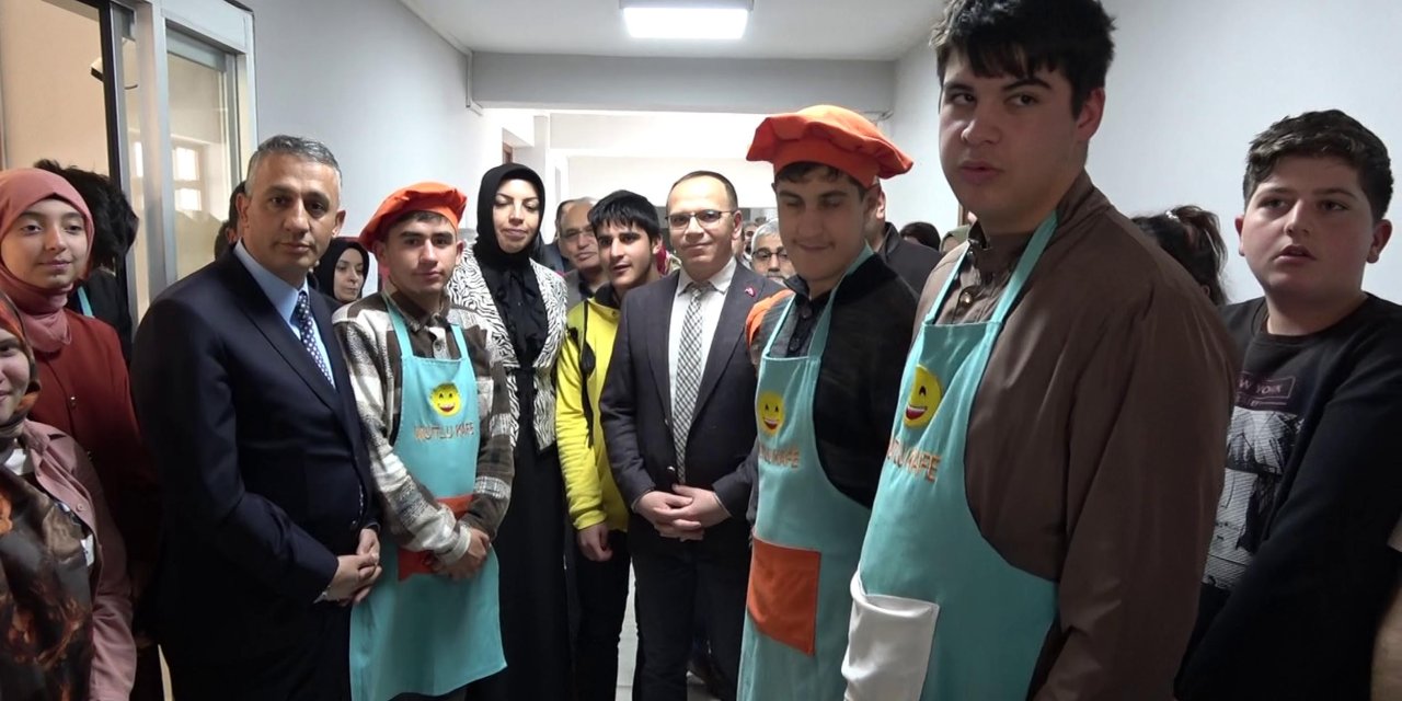 100'üncü Yılda, Özel Gereksinimli Çocuklar İçin Farkındalık Sergisi Açtılar