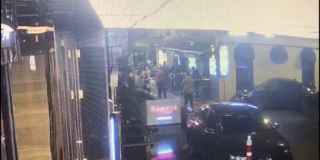 Beyoğlu'nda Eğlence Mekanının Önünde Silahlı Saldırı: 3 Yaraladı