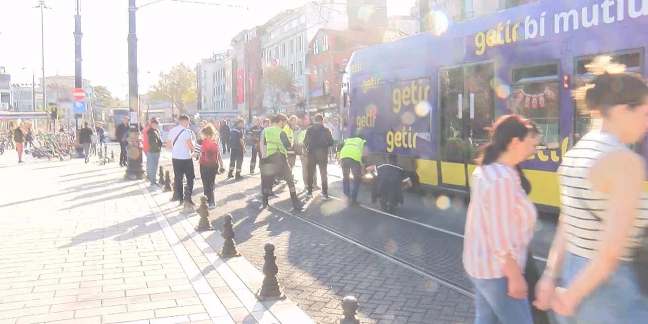 Beyazıt'ta Tramvay Raydan Çıktı -1