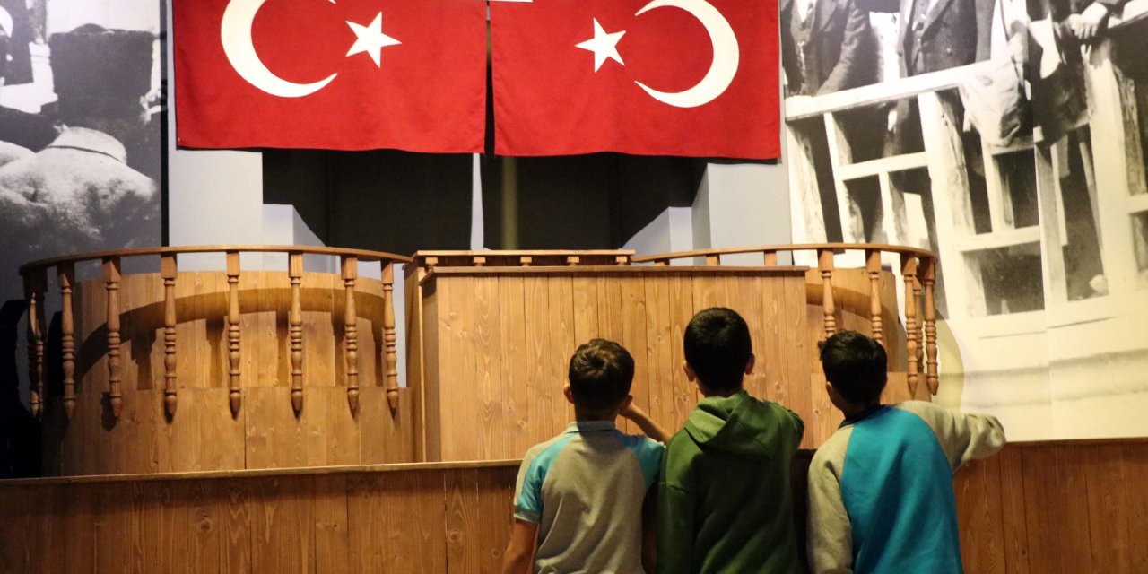 Kayseri'de 1921 Yılında Hazırlanan Tbmm Salonu, Replikasıyla Yaşatılıyor