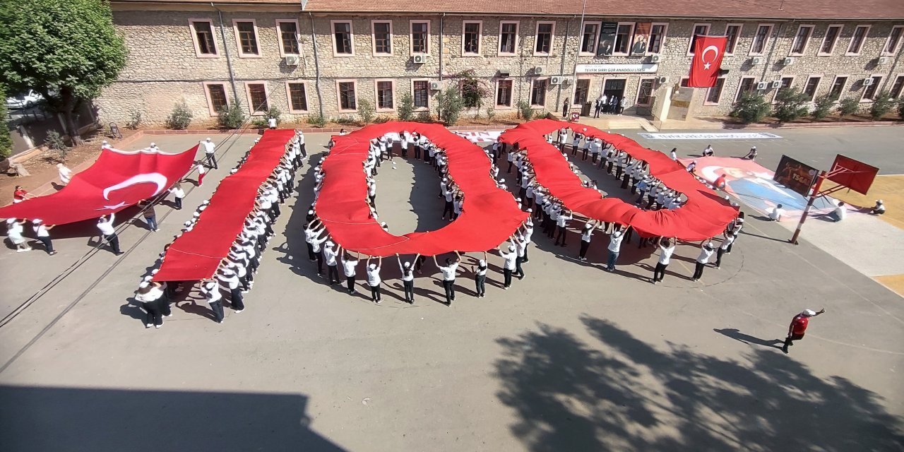 Mersin'de Öğrencilerden Cumhuriyet'in 100'üncü Yıl Koreografisi