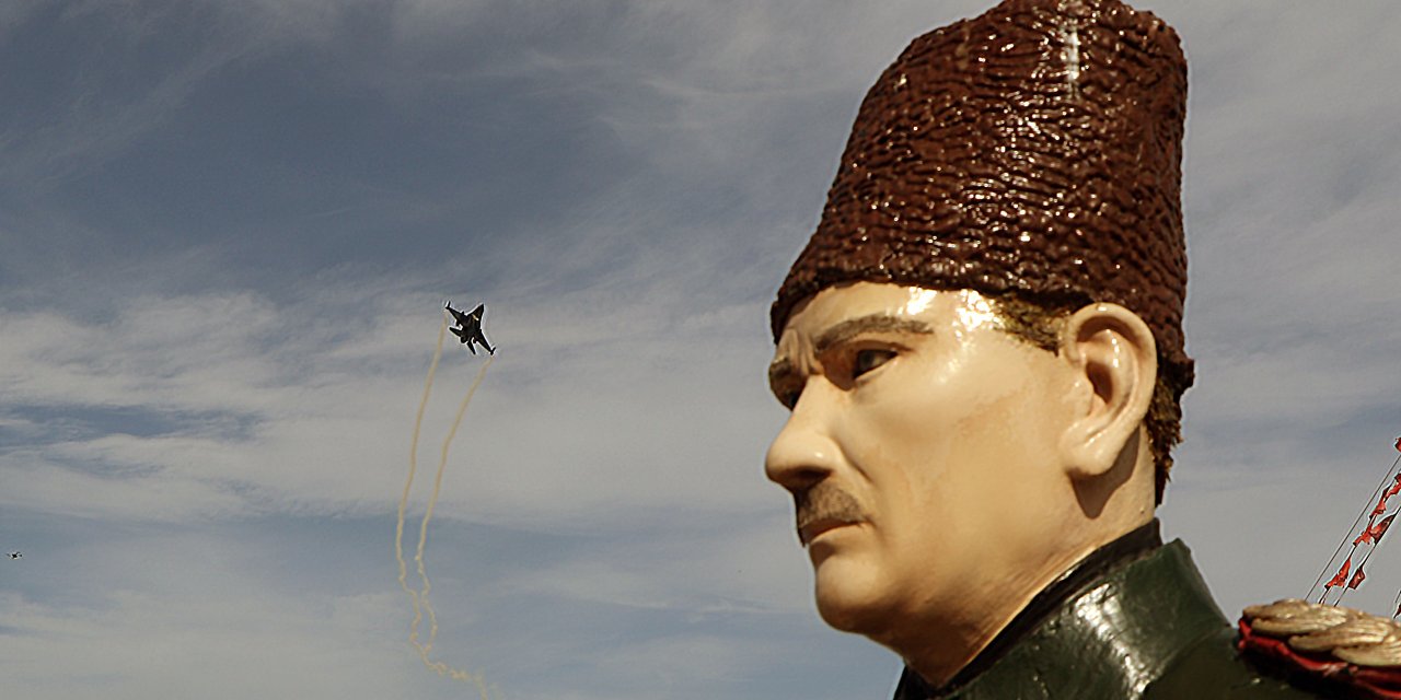 Cumhuriyet'in 100’üncü Yılında Solotürk'ten Samsun’da Selamlama Uçuşu