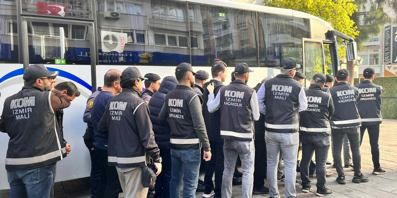 İzmir'deki Fetö'ye 'Kıskaç' Operasyonunda 28 Tutuklama