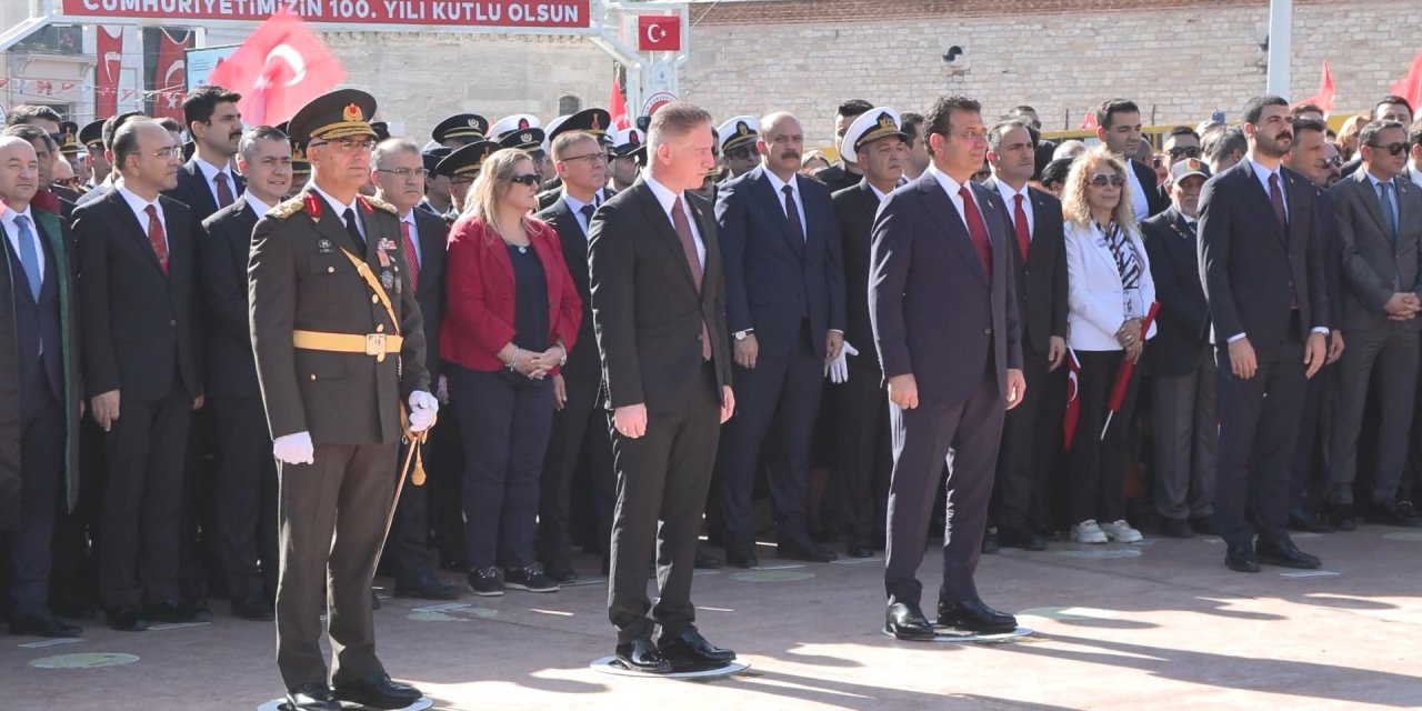 29 Ekim Cumhuriyet Bayramı Öncesi Taksim'de Tören Düzenlendi
