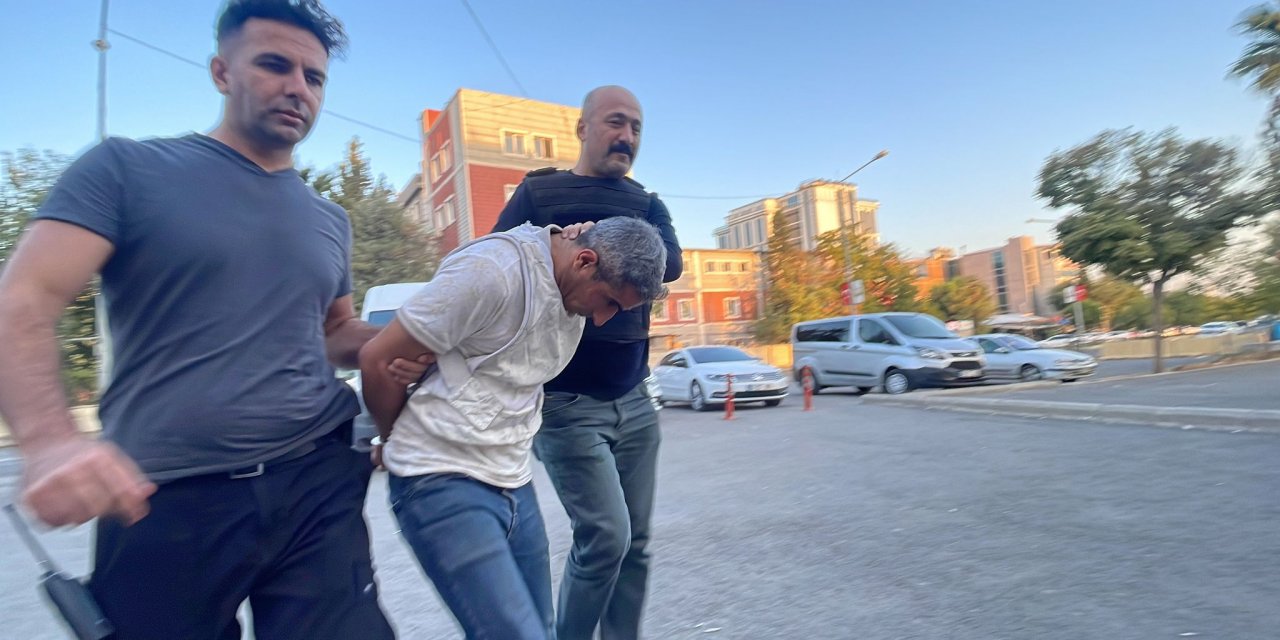 Şanlıurfa’da Bayrak Dağıtan Zabıta Amiri Bıçaklandı (3)