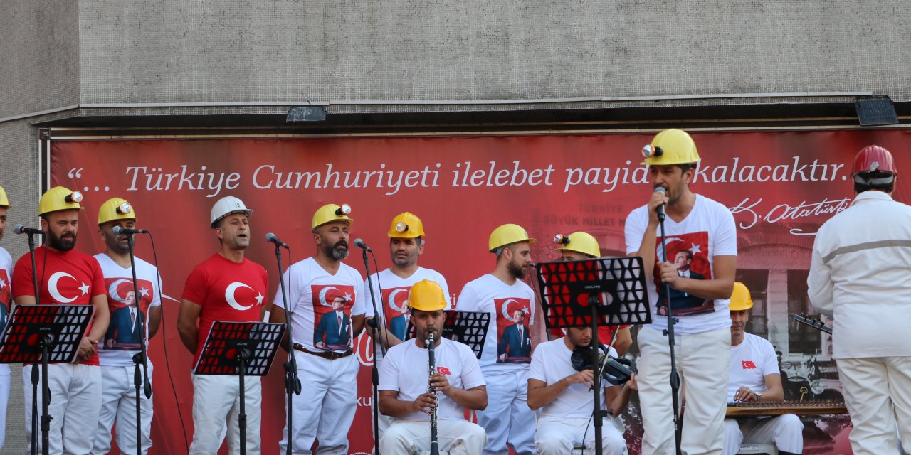 Zonguldak'ta Madenciler, Cumhuriyet İçin Sahnede