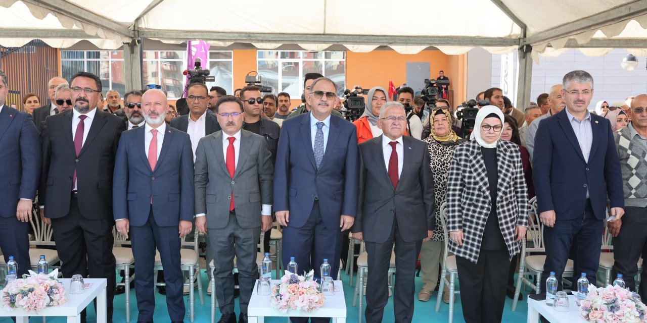 Bakan Özhaseki: Okullarımızda 3 Milyon 700 Bin Kitabı Öğrencilerimize Bedava Veriyoruz (3)