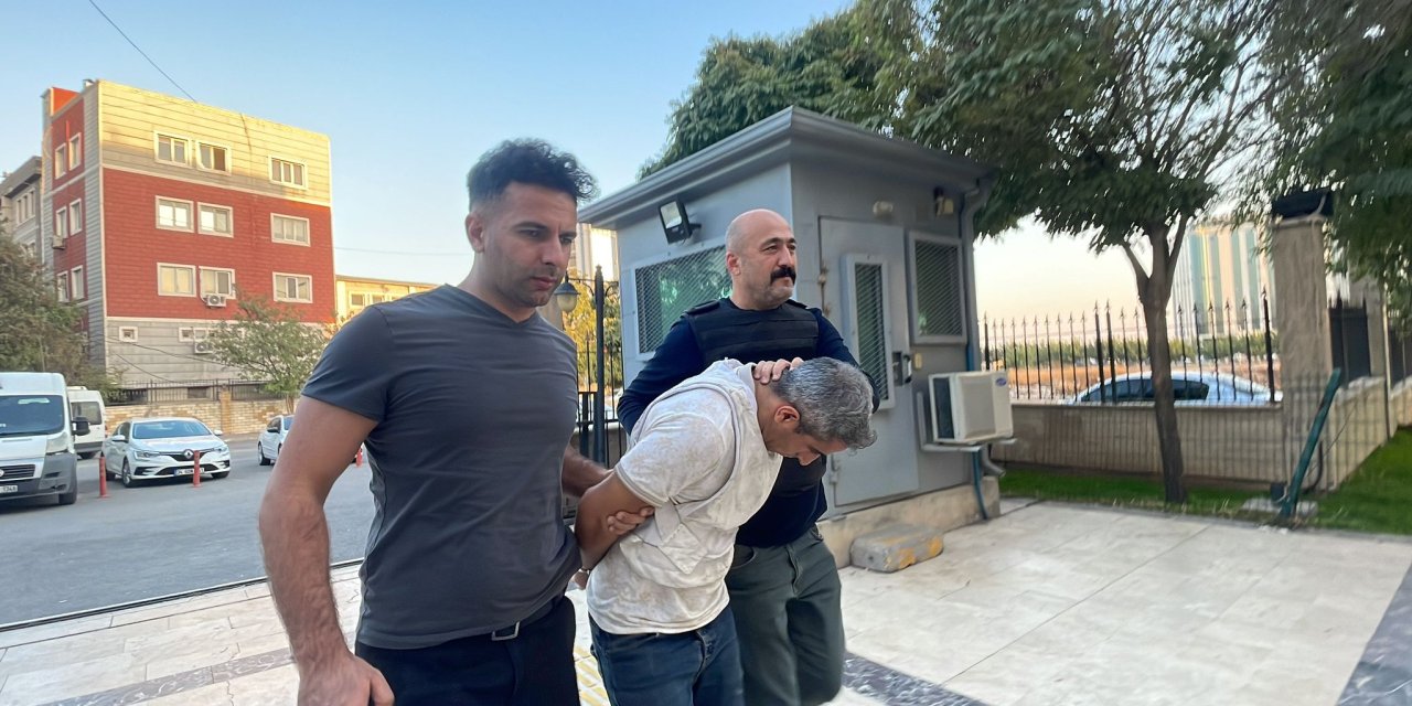 Şanlıurfa'da Bayrak Dağıtan Zabıta Amiri Bıçaklandı (4)