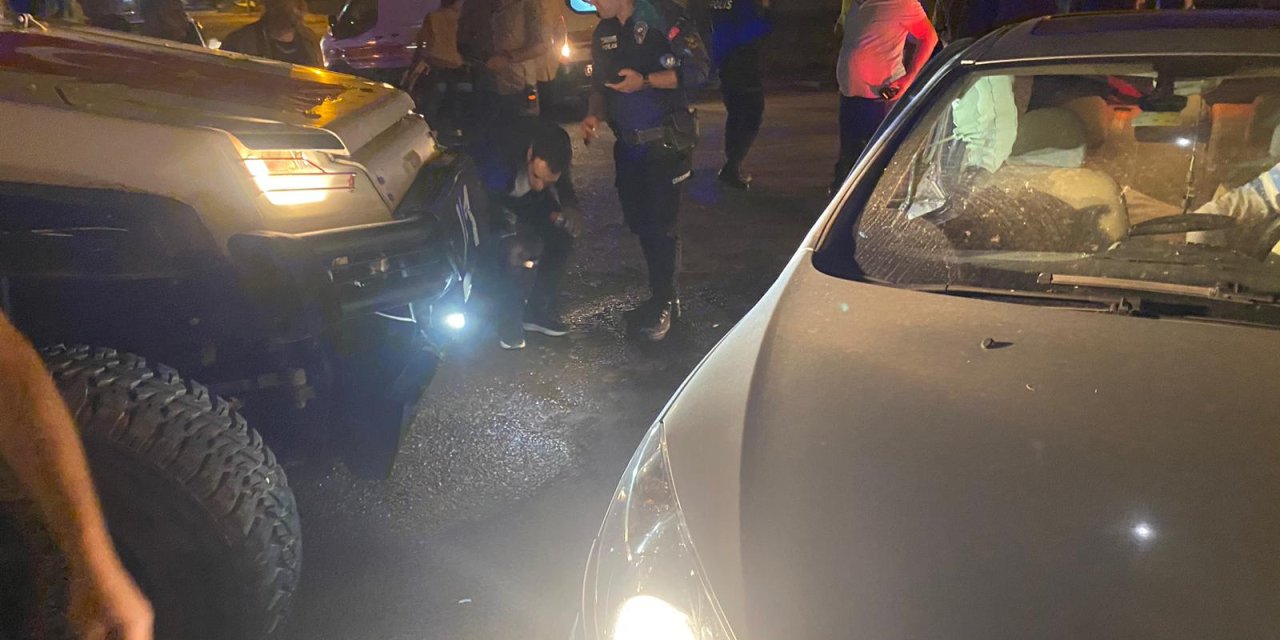 Mardin'de Zırhlı Polis Aracı İle Otomobil Çarpıştı: 3 Yaralı