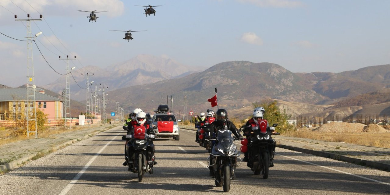 Tunceli'de, Cumhuriyet'in 100'üncü Yılında 100 Araçlık Konvoy İle Kutlama