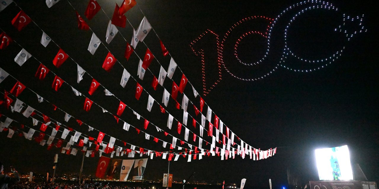 Cumhuriyet'in 100'üncü Yılında 500 Dronla Gökyüzünde Gösteri