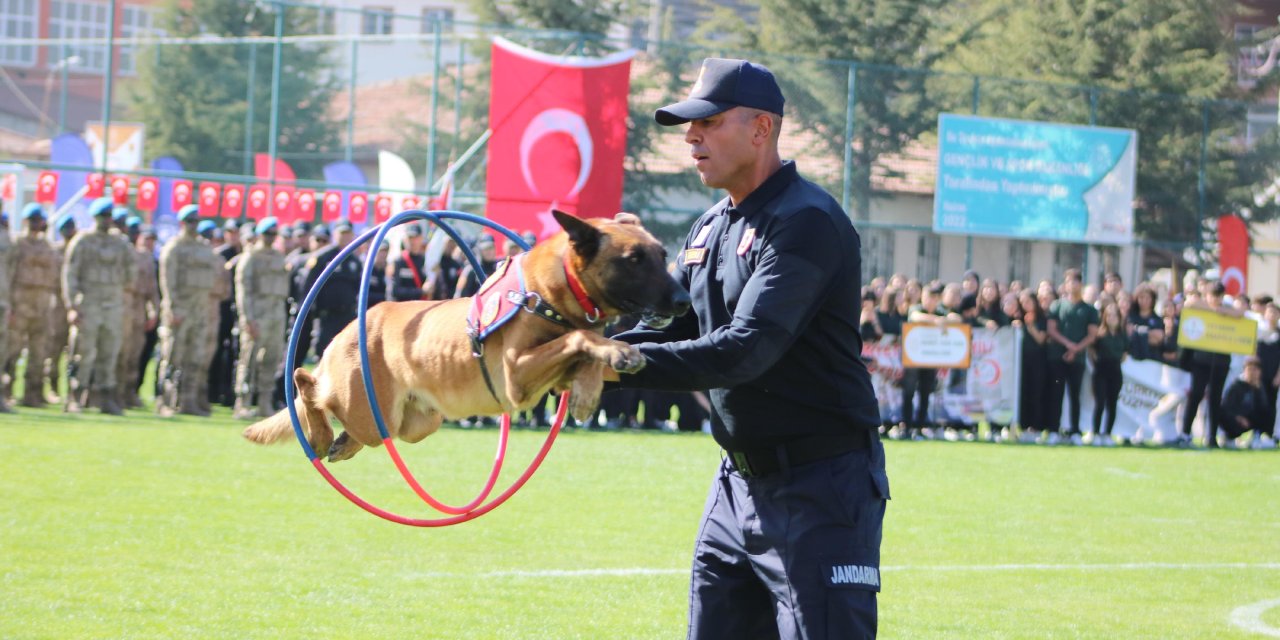Jakem'in Eğitimli Köpeği 'nefes'in Gösterisi İlgiyle İzlendi