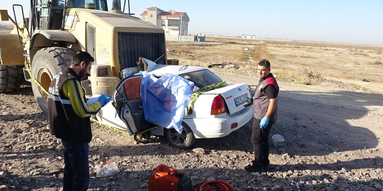 Otomobil İş Makinesine Çarptı, Sürücü Öldü