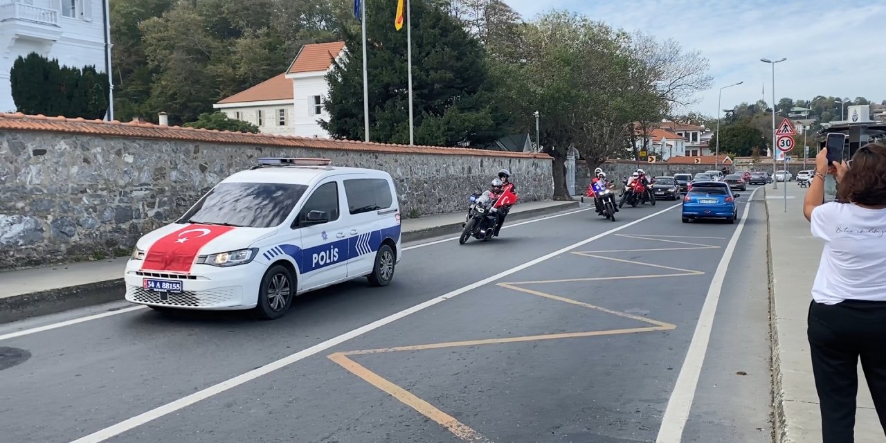 Beşiktaş Ve Sarıyer Sahilinde 100. Yıl Coşkusu