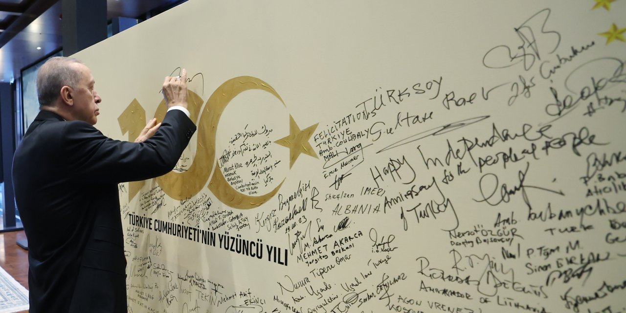 Cumhurbaşkanı Erdoğan, Cumhuriyet Bayramı Tebriklerini Kabul Etti (2)