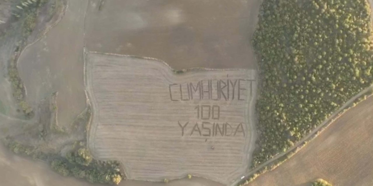 Çanakkaleli Çiftçi Tarlasına ‘Cumhuriyet 100 Yaşında’ Yazdı