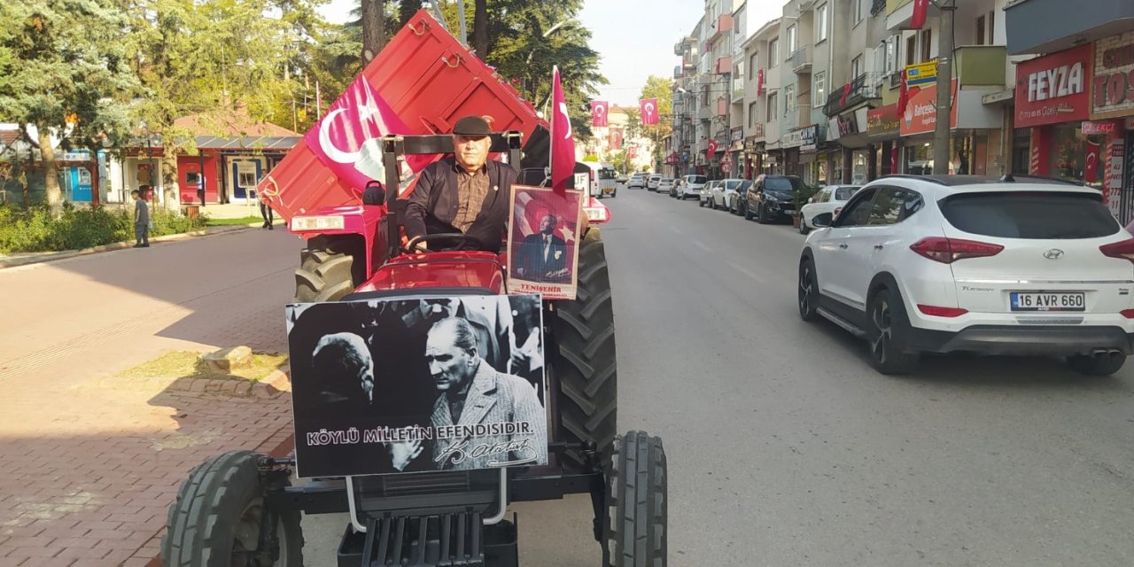 Traktörünü Cumhuriyet'in 100'üncü Yılı İçin Süsledi