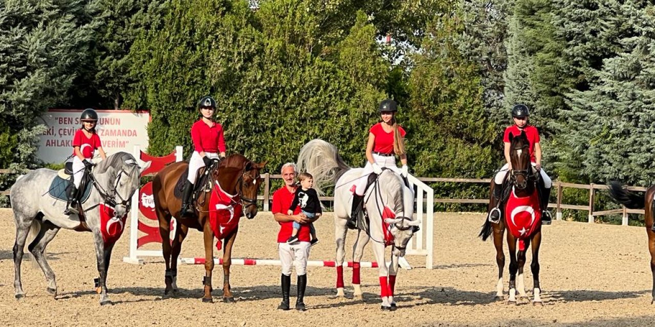 Bursa Atlıspor Kulübü Sporcularından Cumhuriyet Bayramı Kutlaması