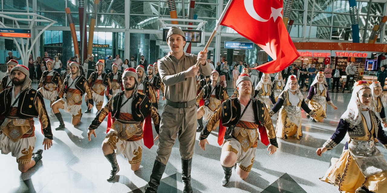 Tav Havalimanları’nda Cumhuriyetin 100. Yılı Kutlandı