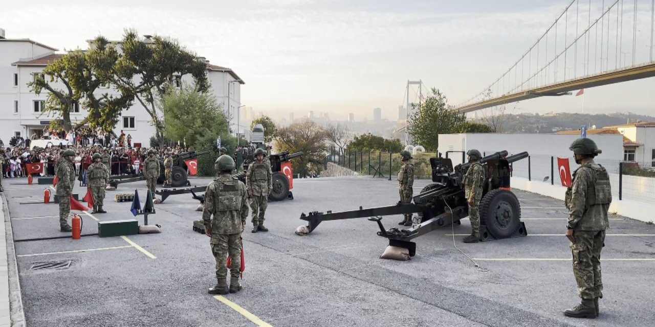 Cumhuriyetin 100. Yılında 101 Pare Top Atışı